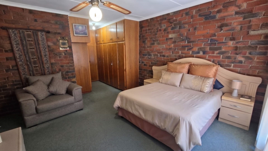 4 Bedroom Property for Sale in Pellissier Free State